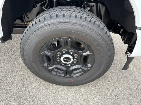 New 2025 Ford F350 4x4 Regular Cab Super Duty image 9