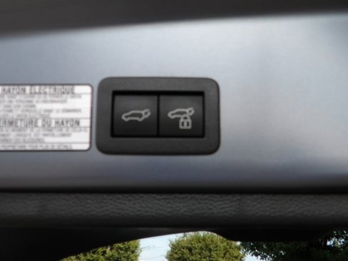 Used 2024 Toyota Corolla Cross XLE image 11