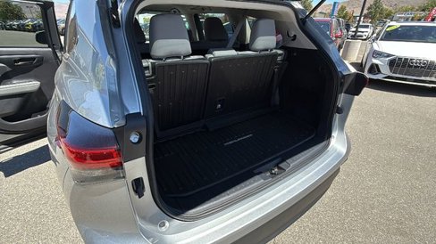 Used 2022 Toyota Highlander L image 27