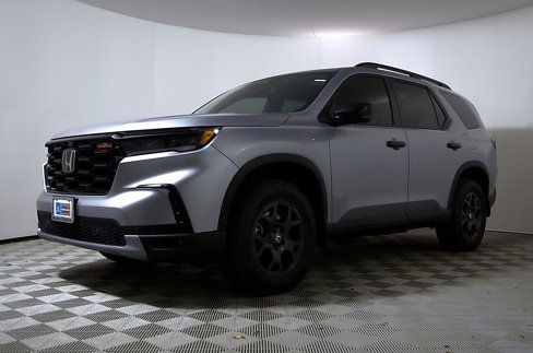 Certified 2025 Honda Pilot TrailSport image 2