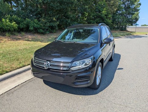 Used 2017 Volkswagen Tiguan Limited w/ Premium Package image 2