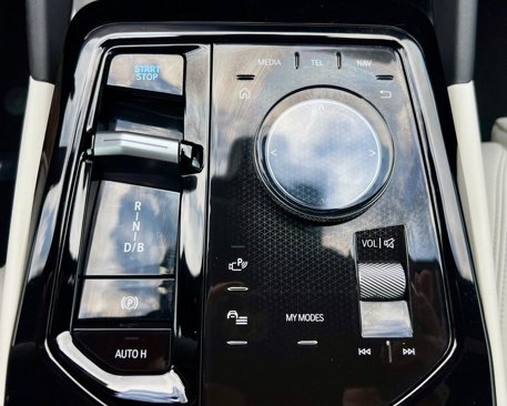 Used 2024 BMW i5 eDrive40i w/ Convenience Package image 59