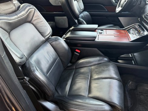 Used 2021 Lincoln Navigator Reserve image 14