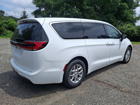 New 2026 Chrysler Pacifica Select image 4
