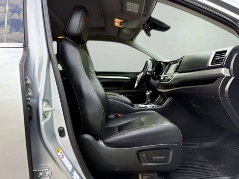 Used 2019 Toyota Highlander XLE image 27
