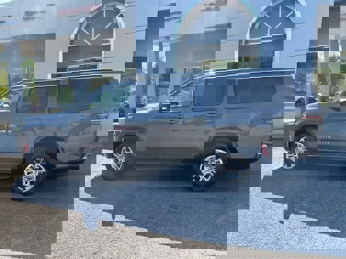 New 2024 Jeep Wagoneer L 4WD w/ Rear Seat Video Group 1 image 9
