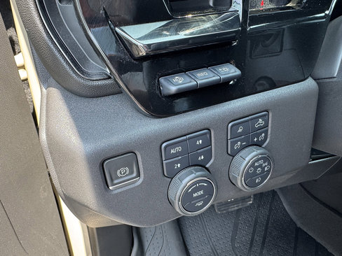 Used 2023 Chevrolet Silverado 1500 ZR2 image 18