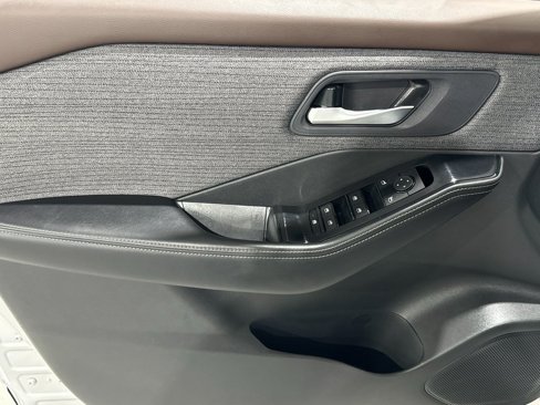 Used 2023 Nissan Rogue SV image 17