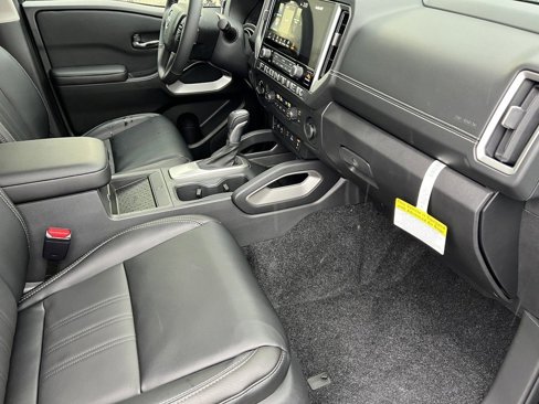 New 2025 Nissan Frontier SL image 19