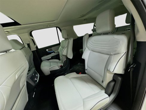 New 2025 Ford Expedition Max Platinum image 25