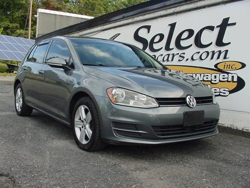 Used 2017 Volkswagen Golf Wolfsburg Edition image 1