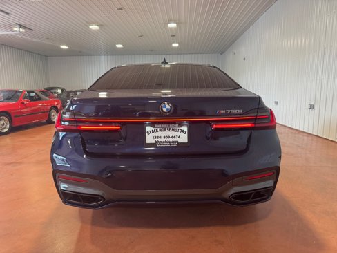 Used 2021 BMW 750i xDrive w/ Executive Package image 8