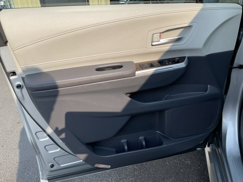 Used 2024 Toyota Sienna XLE image 22