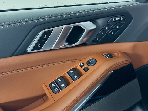 New 2026 BMW X7 M60i w/ Executive Package image 23