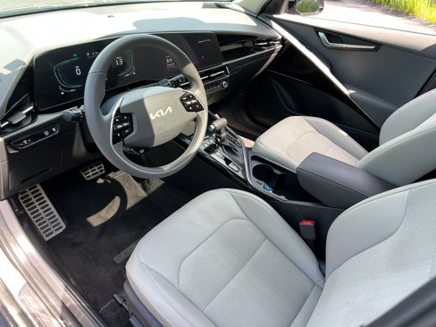 Used 2024 Kia Niro EX Touring image 11