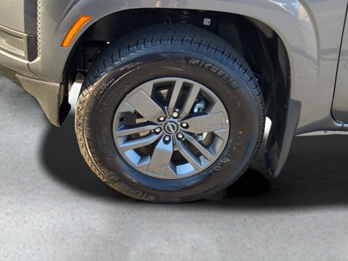 Used 2025 Nissan Frontier SV image 22
