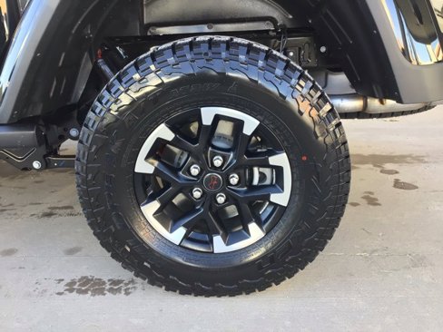 New 2025 Jeep Gladiator Rubicon image 16
