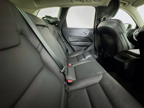 Used 2025 Volvo XC60 B5 Plus image 26