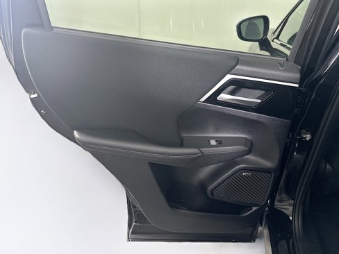 Used 2025 Mitsubishi Outlander ES image 27