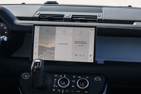 New 2025 Land Rover Defender 110 S image 16