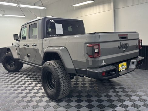 Used 2021 Jeep Gladiator Willys image 4