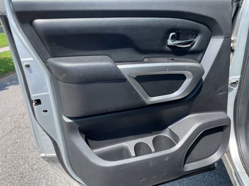Used 2017 Nissan Titan SV image 21