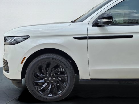 New 2025 Lincoln Navigator Reserve image 9