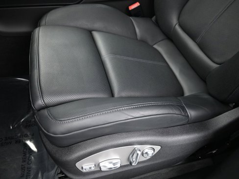 Certified 2025 Porsche Macan image 22
