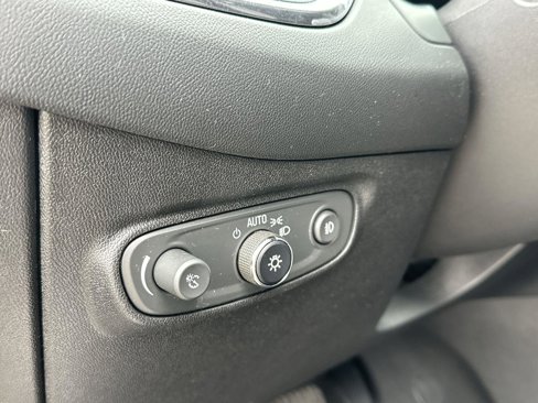 Certified 2018 Chevrolet Equinox Premier image 19
