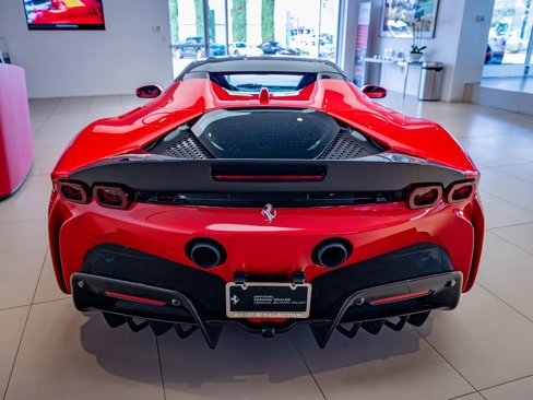 Used 2023 Ferrari SF90 Spider image 30