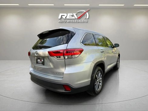 Used 2019 Toyota Highlander XLE image 5