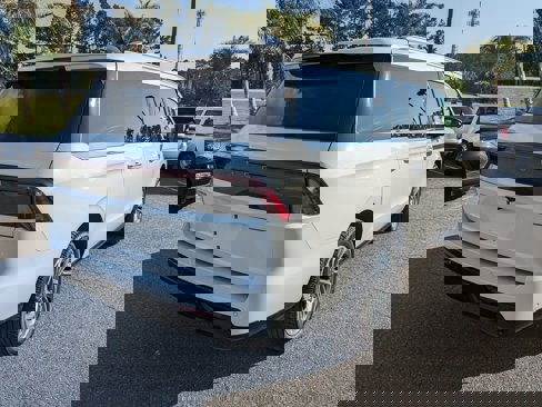 New 2025 Lincoln Navigator L Reserve image 5