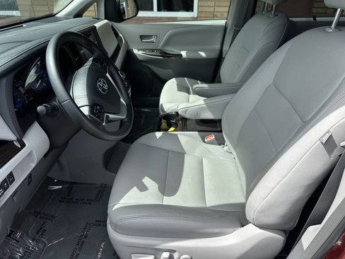 Used 2019 Toyota Sienna AWD image 3