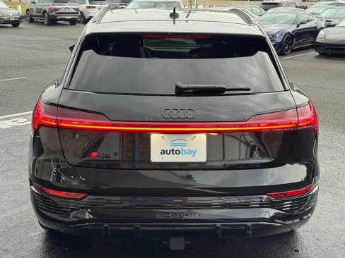 Used 2024 Audi Q8 e-tron Prestige image 9