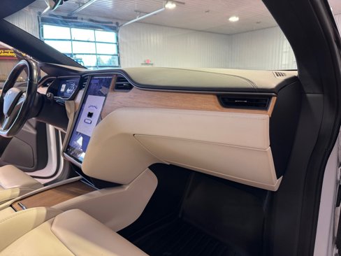 Used 2019 Tesla Model X Long Range image 26