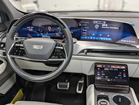 New 2026 Cadillac Vistiq Luxury w/ LPO, Floor Liner Package image 5