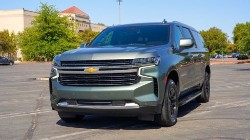 Used 2023 Chevrolet Suburban LT image 2