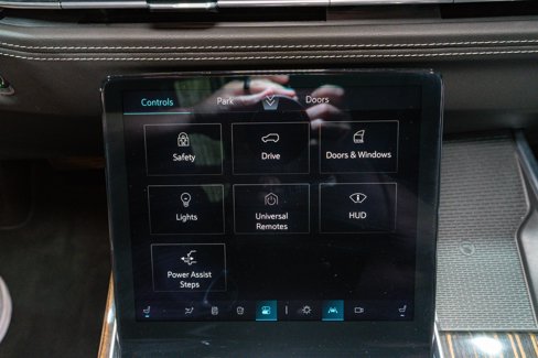Used 2025 Cadillac Escalade Premium Luxury image 26