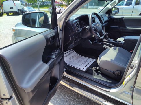 Used 2022 Toyota Tacoma SR image 11