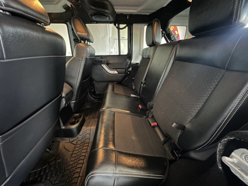 Used 2012 Jeep Wrangler Unlimited Rubicon image 21