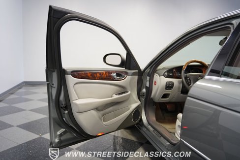 Used 2004 Jaguar XJ8 image 36