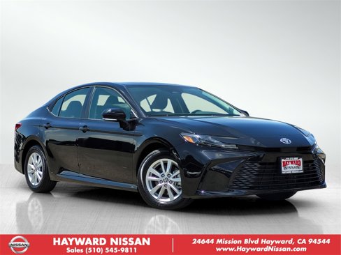 Used 2025 Toyota Camry LE image 1