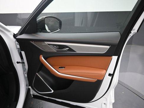New 2025 Jaguar F-PACE R-Dynamic S image 9