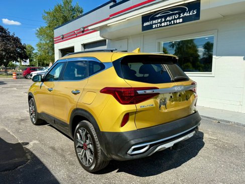 Used 2022 Kia Seltos SX w/ Sunroof Package image 9