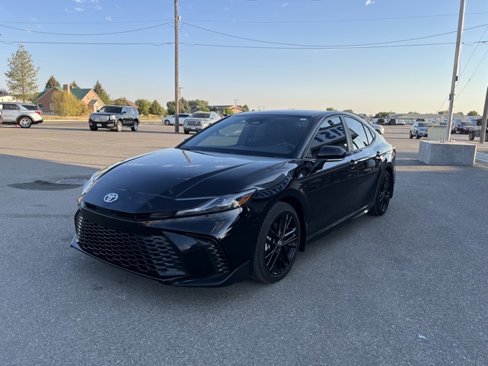 Used 2025 Toyota Camry LE image 3