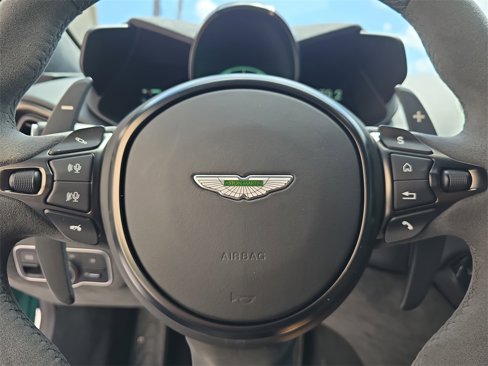 Used 2022 Aston Martin V8 Vantage Coupe image 10
