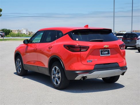 Used 2025 Chevrolet Blazer LT image 5