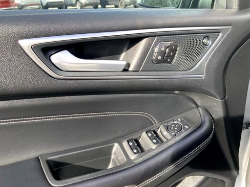 Used 2024 Ford Edge Titanium image 10