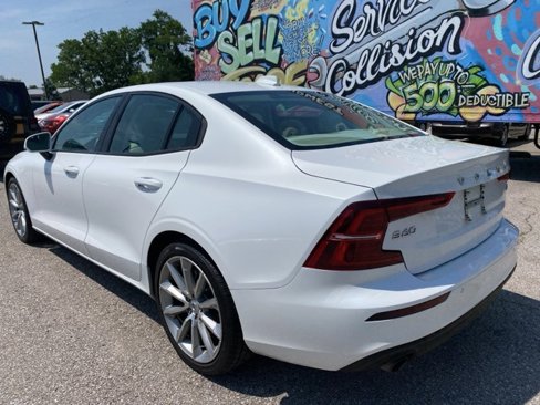 Used 2020 Volvo S60 T5 Momentum image 4