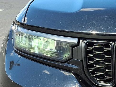 Used 2023 Jeep Grand Cherokee L Limited w/ Black Appearance Package image 9
